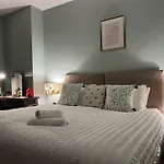 The Rose- Grd Floor, 2-5 Beds, Smarttv, Uni, Tram, M250 Fibre