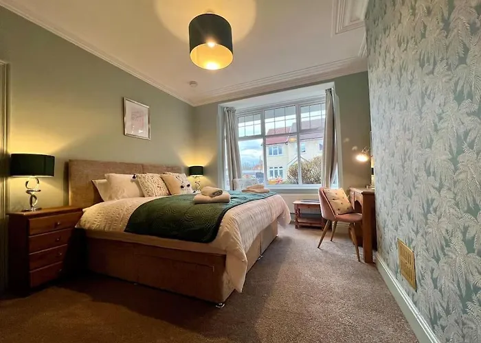 The Rose- Grd Floor, 2-5 Beds, Smarttv, Uni, Tram, M250 Fibre