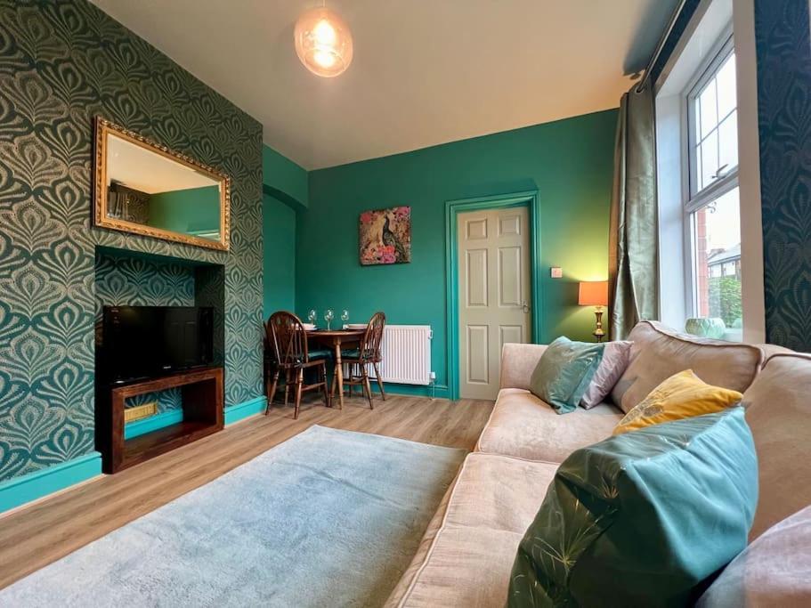 The Rose- Grd Floor, 2-5 Beds, Smarttv, Uni, Tram, M250 Fibre Apartment