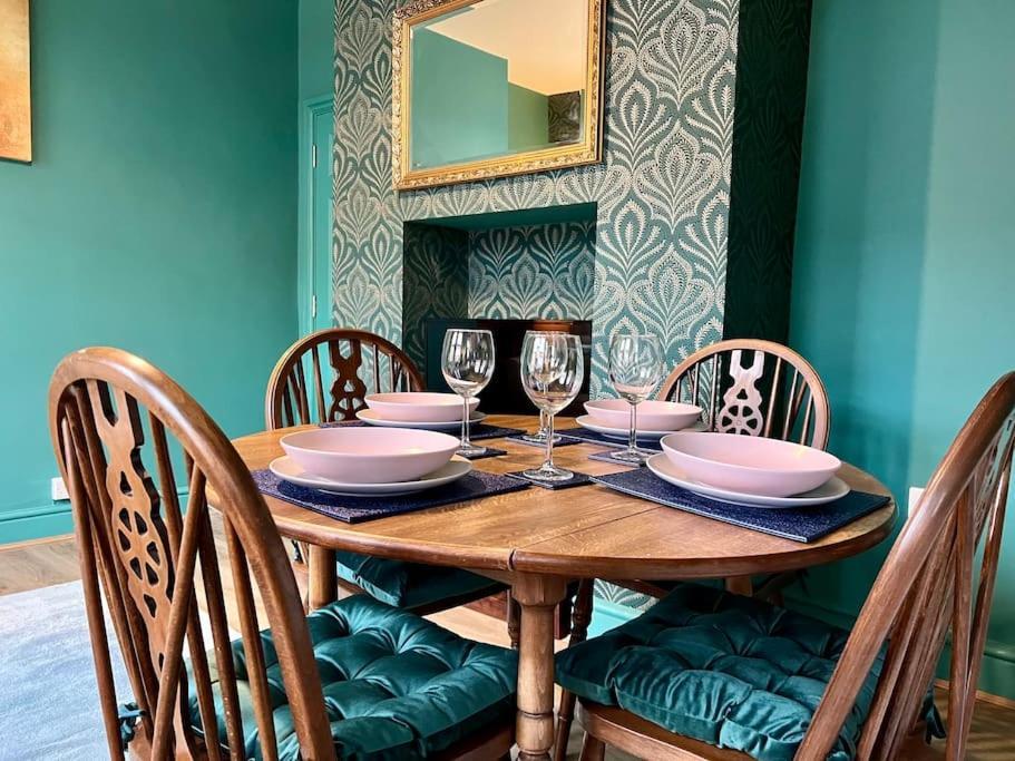 The Rose- Grd Floor, 2-5 Beds, Smarttv, Uni, Tram, M250 Fibre Apartment