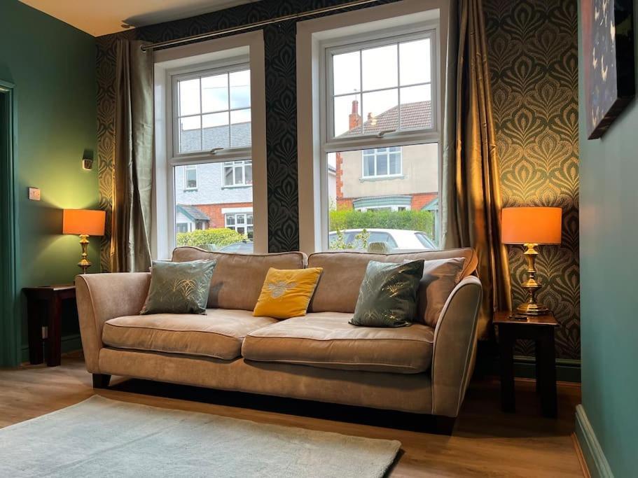Apartment The Rose- Grd Floor, 2-5 Beds, Smarttv, Uni, Tram, M250 Fibre