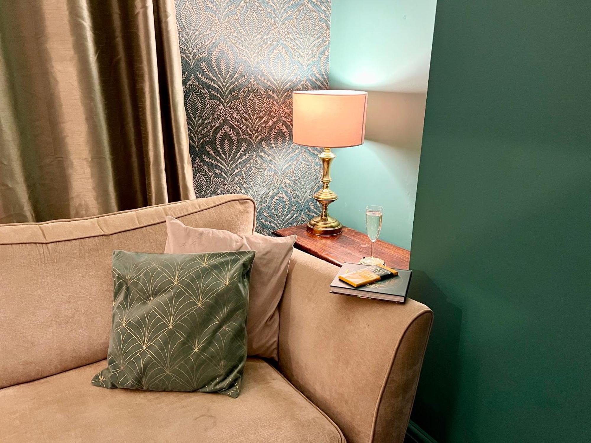 The Rose- Grd Floor, 2-5 Beds, Smarttv, Uni, Tram, M250 Fibre Apartment