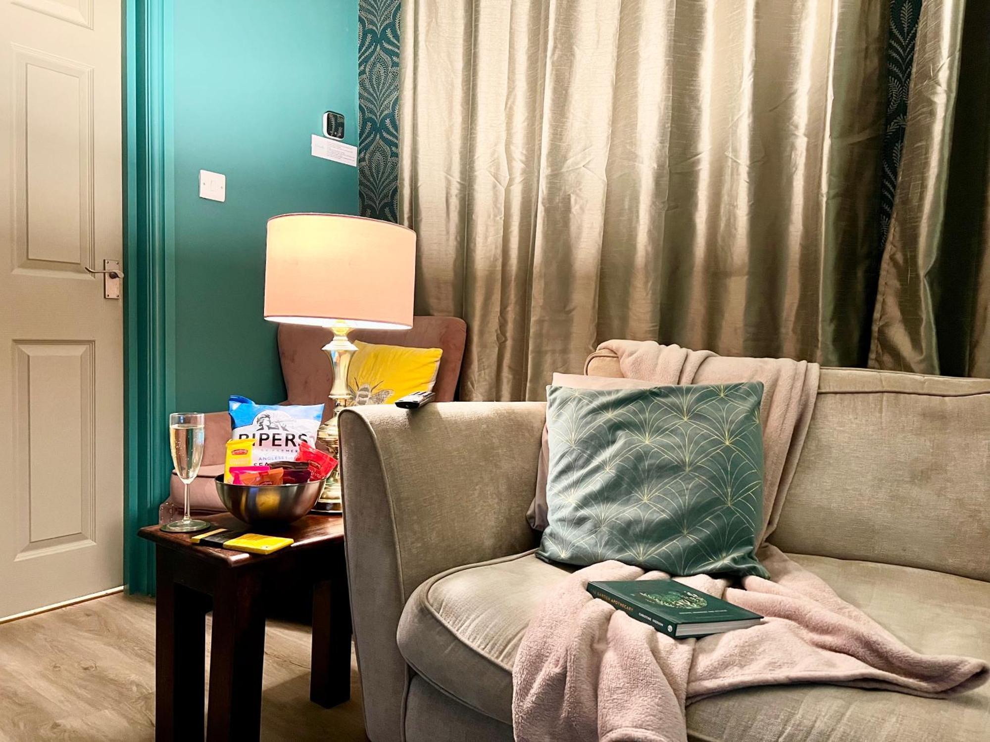 The Rose- Grd Floor, 2-5 Beds, Smarttv, Uni, Tram, M250 Fibre Apartment Nottingham