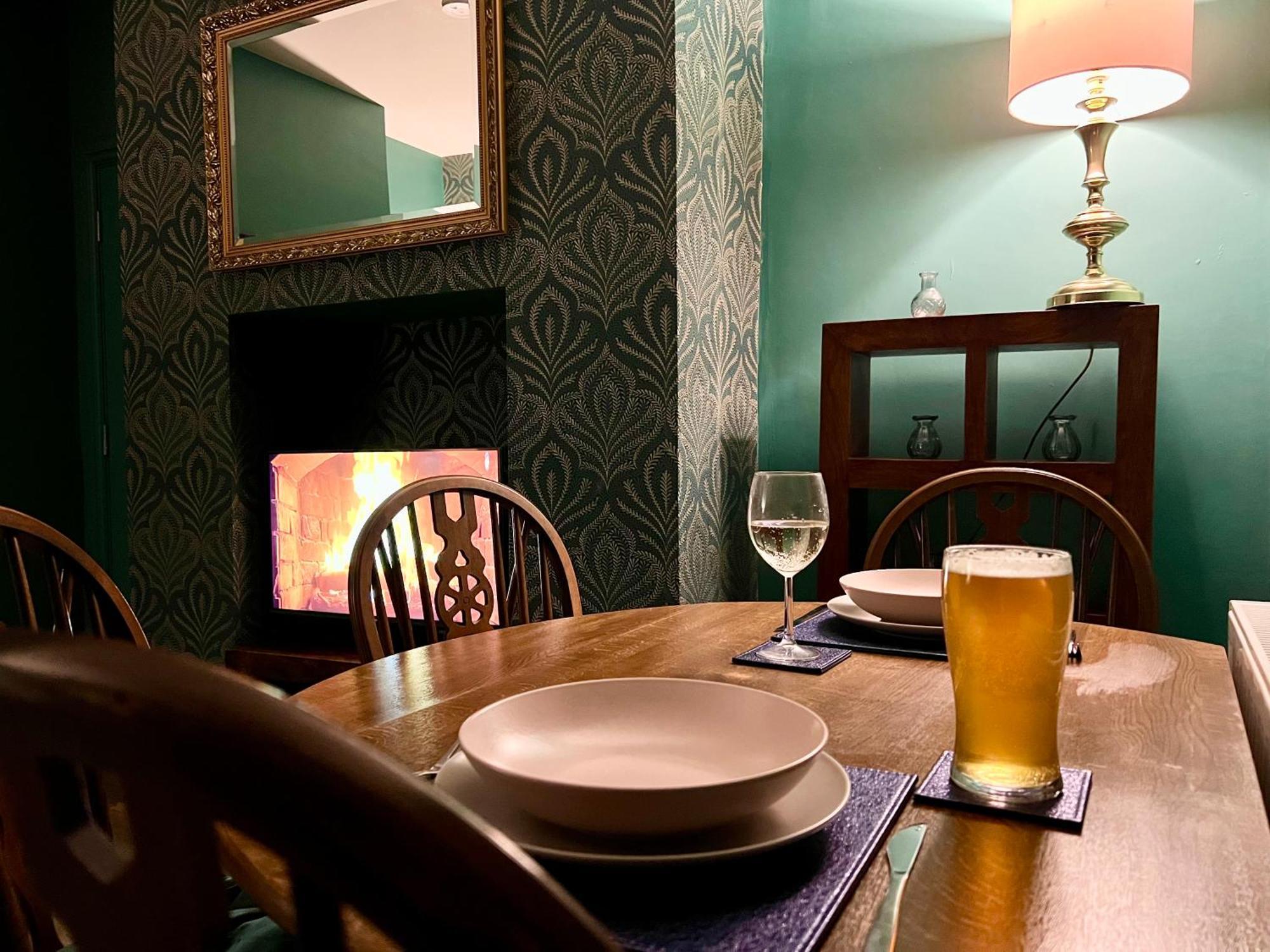The Rose- Grd Floor, 2-5 Beds, Smarttv, Uni, Tram, M250 Fibre *