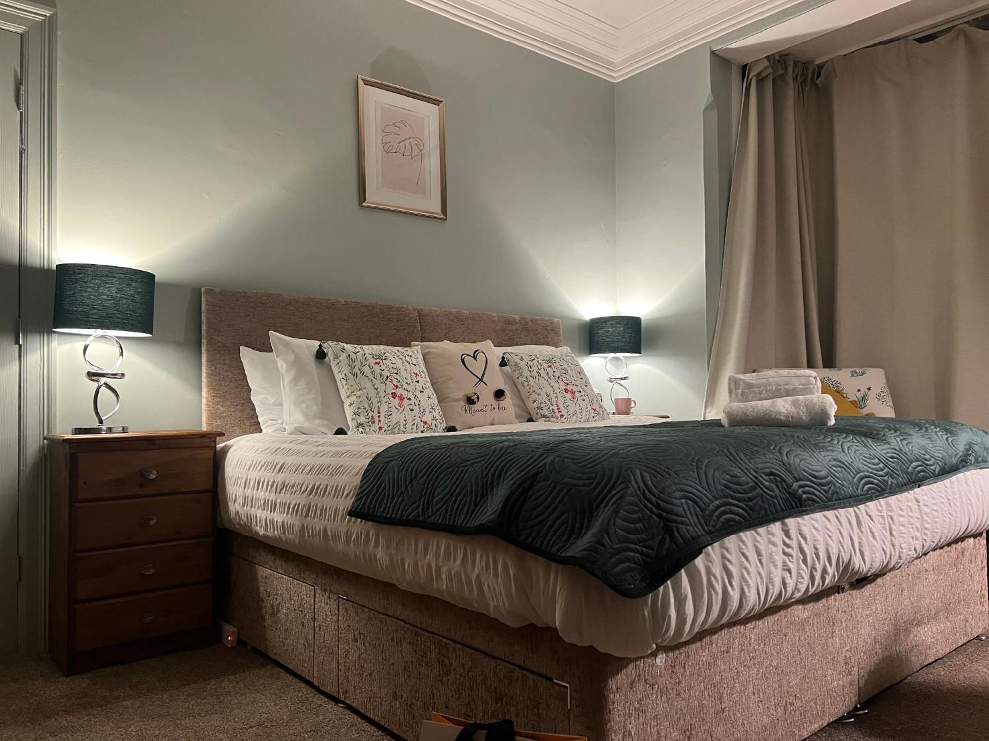 The Rose- Grd Floor, 2-5 Beds, Smarttv, Uni, Tram, M250 Fibre * Nottingham